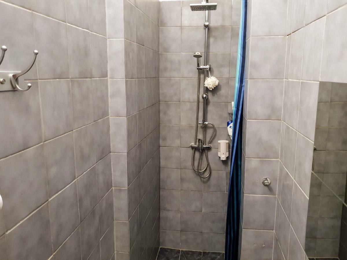 Quiet Courtyard Apartment Прага Экстерьер фото
