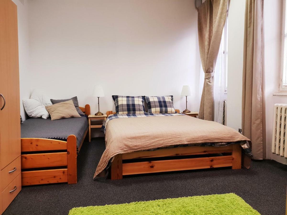 Quiet Courtyard Apartment Прага Экстерьер фото